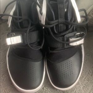 worn twice Nike youth shoes